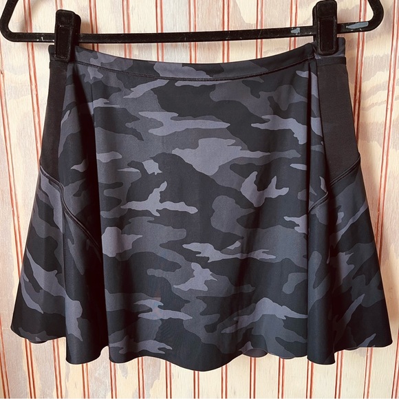 Athleta Match Point Skort Black Gray Camouflage Tennis Skirt Athleisure Size XS - Picture 5 of 10